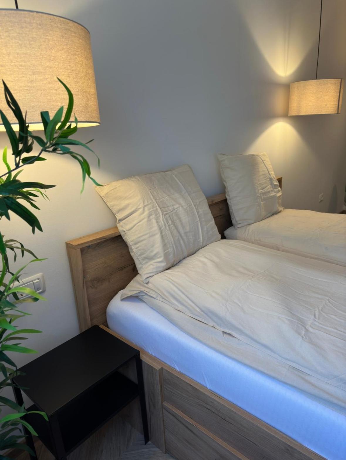 One Room Apartment- Self Check-In 24H Resita Eksteriør billede